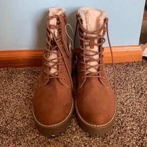 Women’s Tessie Sherpa Lace-Up Hiking Boot - Universal Thread -Cognac